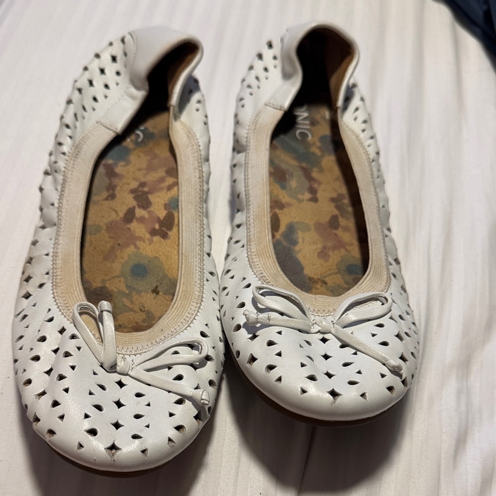Vionic Cream Perforated Flats